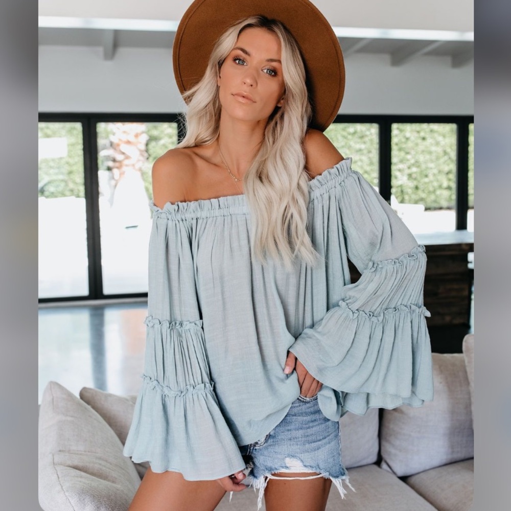 NWOT Trip Advisor Off the Shoulder Long Sleeve Top
